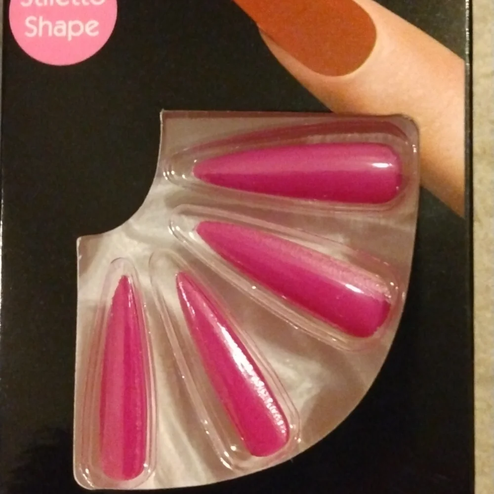 Faux nails - Picture 2 of 6